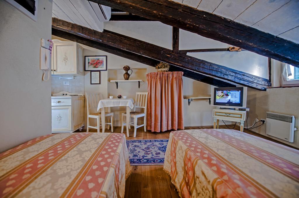 Residence Marco Polo Centro Storico Ровин Екстериор снимка