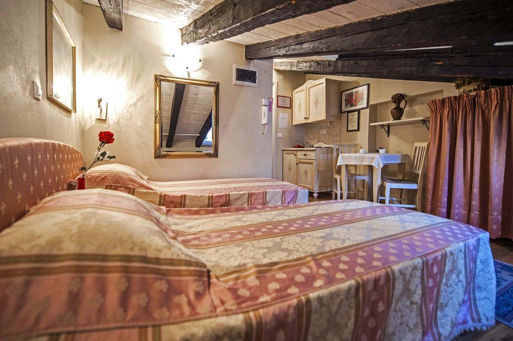 Residence Marco Polo Centro Storico Ровин Екстериор снимка