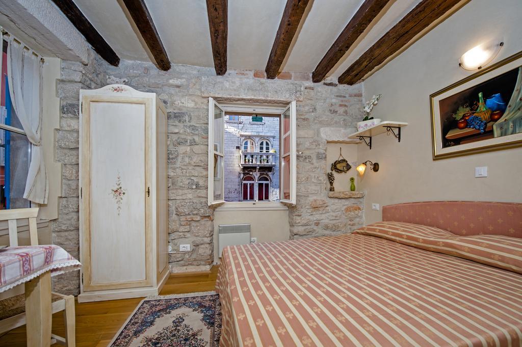 Residence Marco Polo Centro Storico Ровин Екстериор снимка