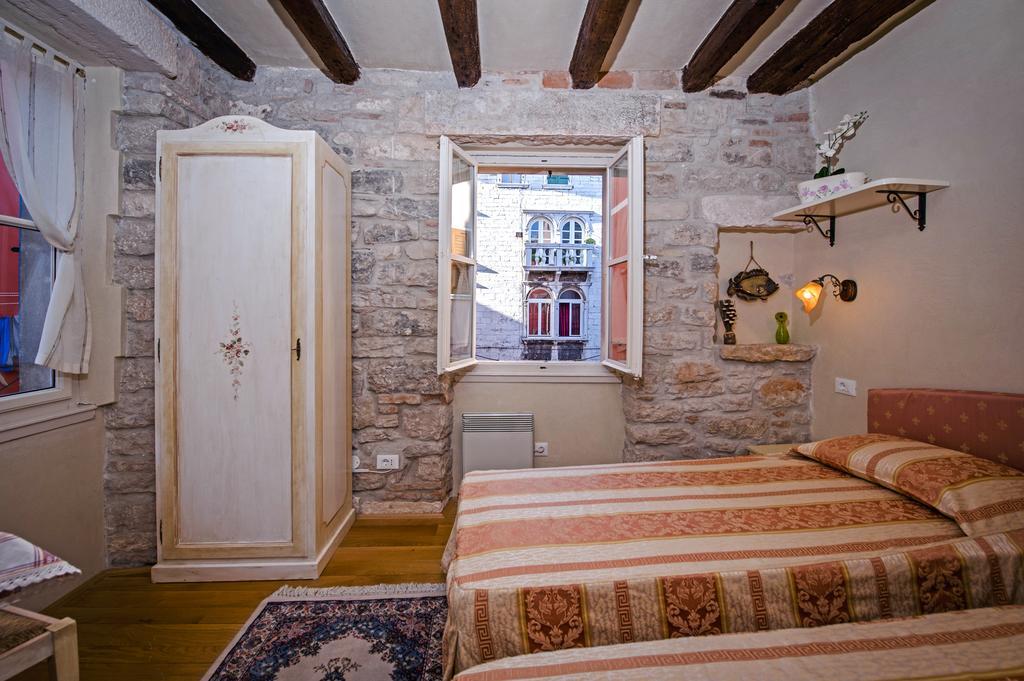 Residence Marco Polo Centro Storico Ровин Екстериор снимка