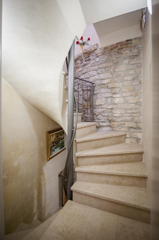 Residence Marco Polo Centro Storico Ровин Екстериор снимка